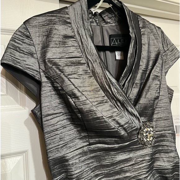 NEW ALEX EVENINGS PORTRAIT COLLAR RUCHED FITTED COCKTAIL DRESS - Picture 9 of 9